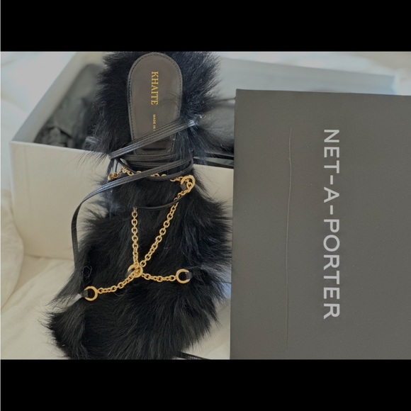 Elegant Black Fur-Trimmed Heels - Picture 6 of 6